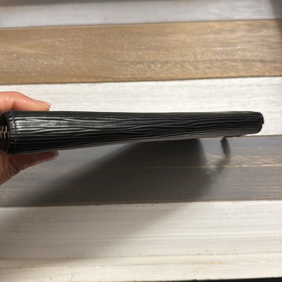Authentic LOUIS VUITTON Epi Clemence Wallet. Black - Picture 12 of 12